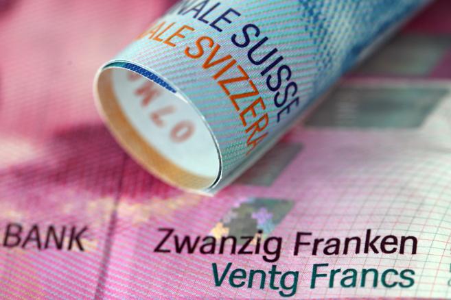2062385-frank-szwajcarski-657-438