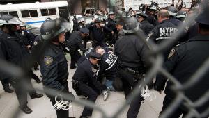 Policja likwiduje obóz ruchu Okupuj Wall Street na Mahattanie